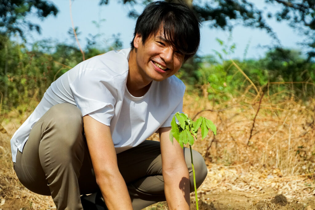 植物の実を使った軽くて薄いダウンコート。ブランドコミュニケーションを通じて新たな選択肢の提案を